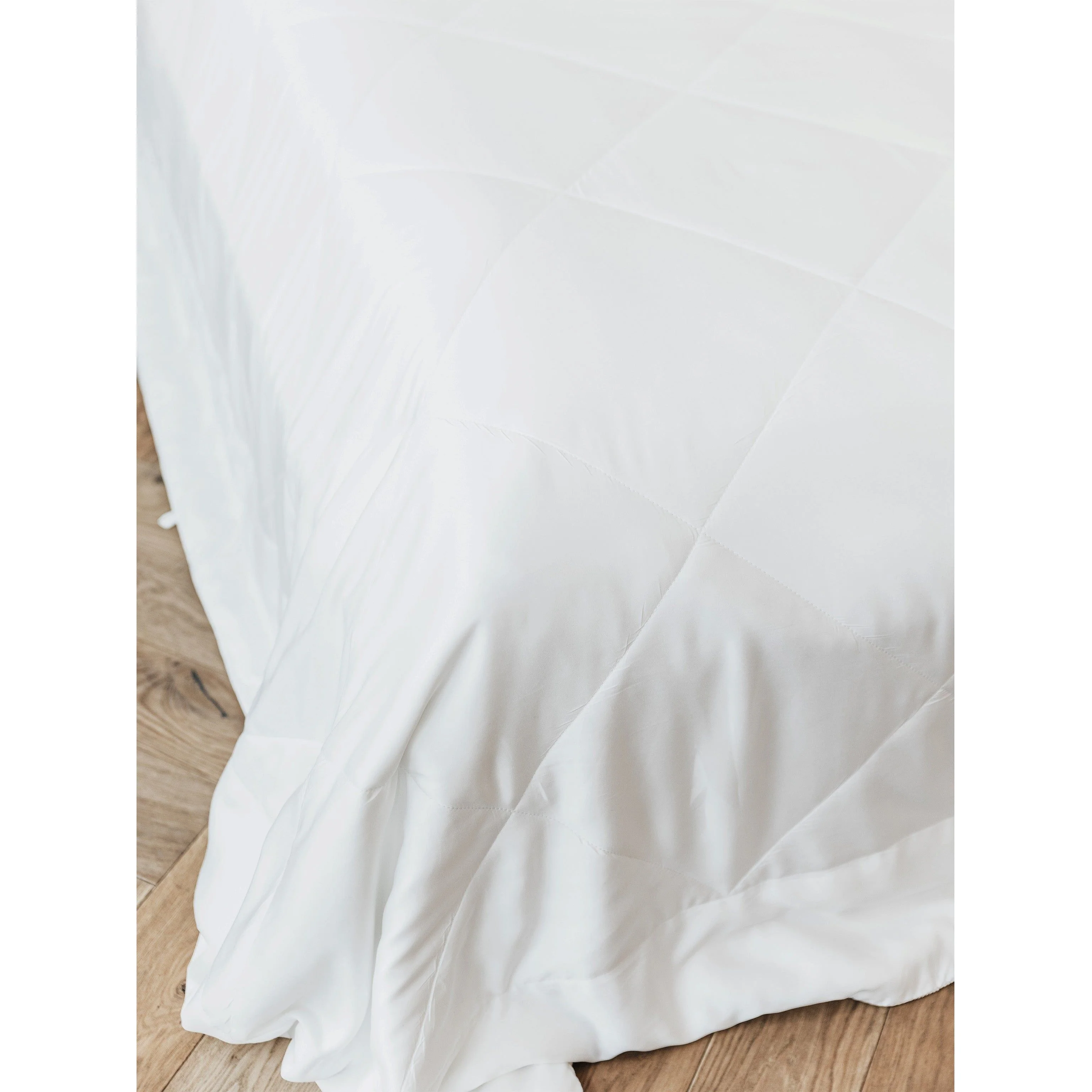 Cozy Earth Comforters Choose From Silk or Bamboo Fill Available In Queen and King Sizes - Image 9